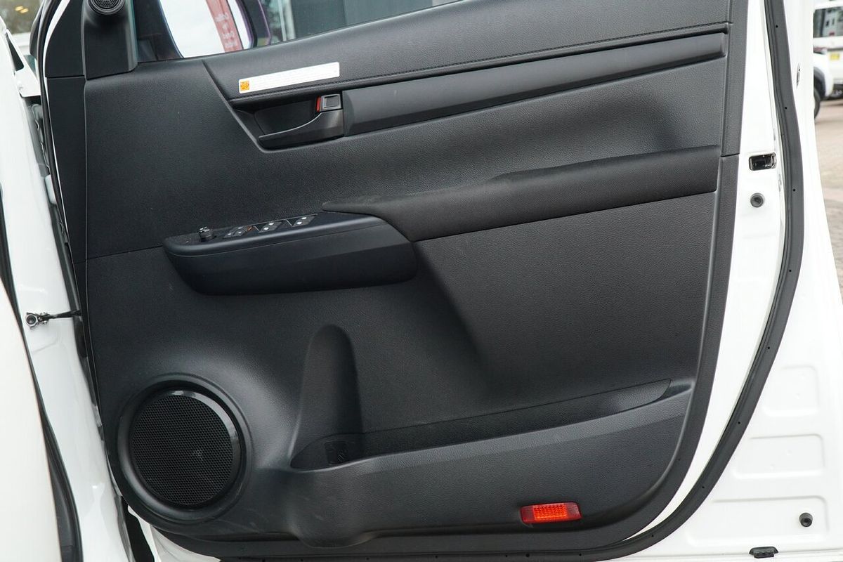 2024 Toyota Hilux SR 48V GUN126R 4X4