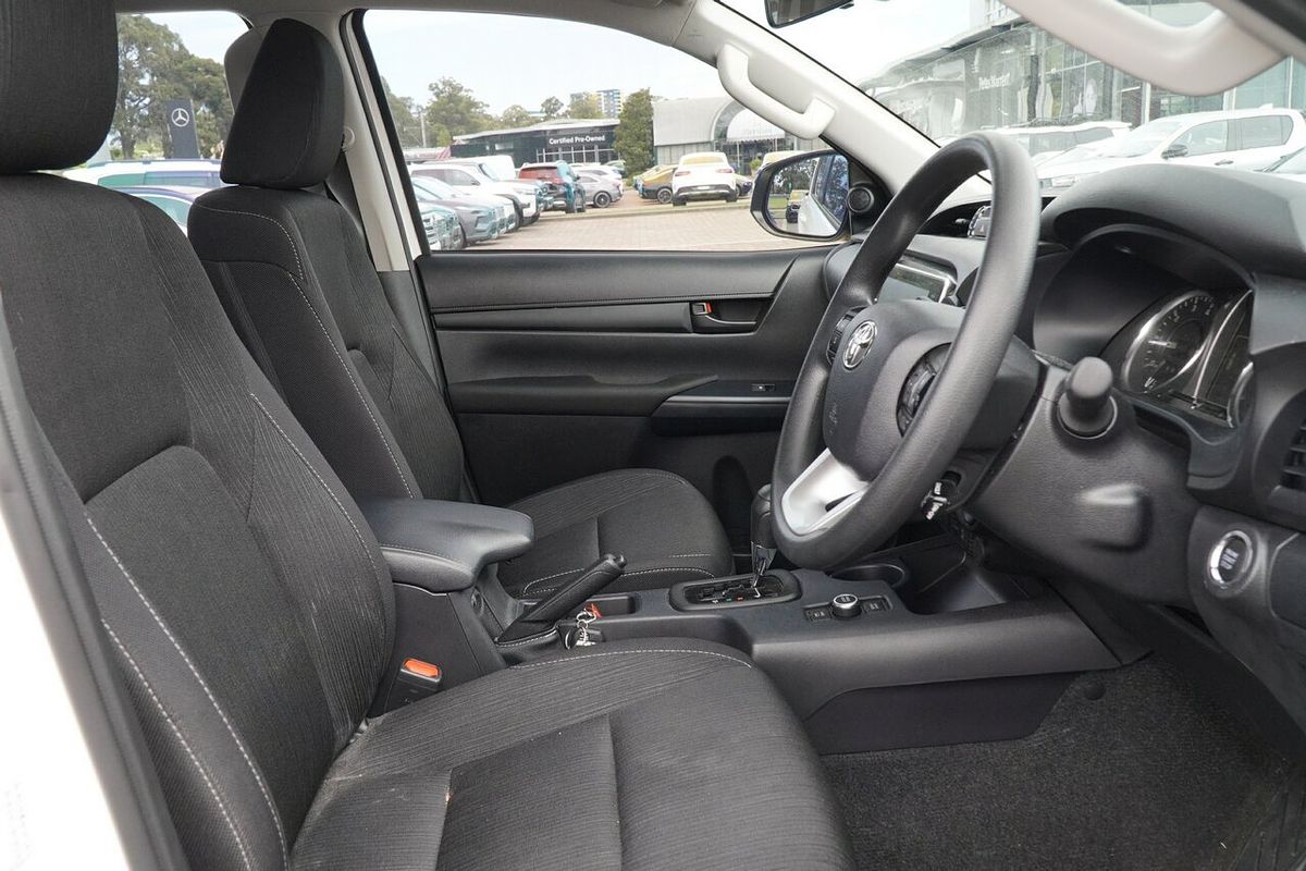 2024 Toyota Hilux SR 48V GUN126R 4X4