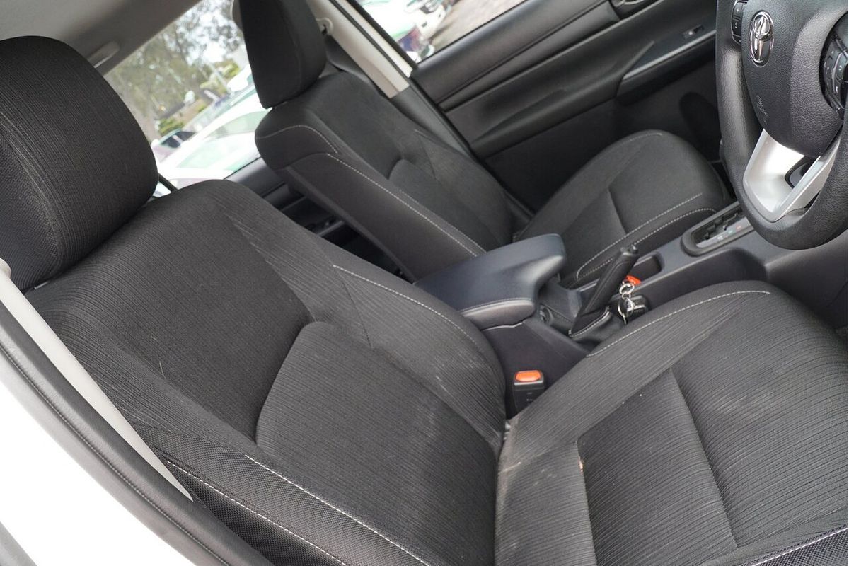 2024 Toyota Hilux SR 48V GUN126R 4X4