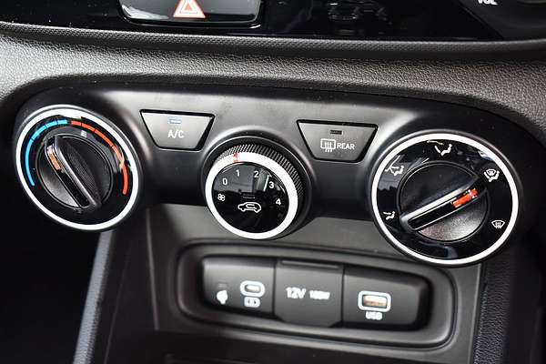 2025 Hyundai Venue Active QX.V5