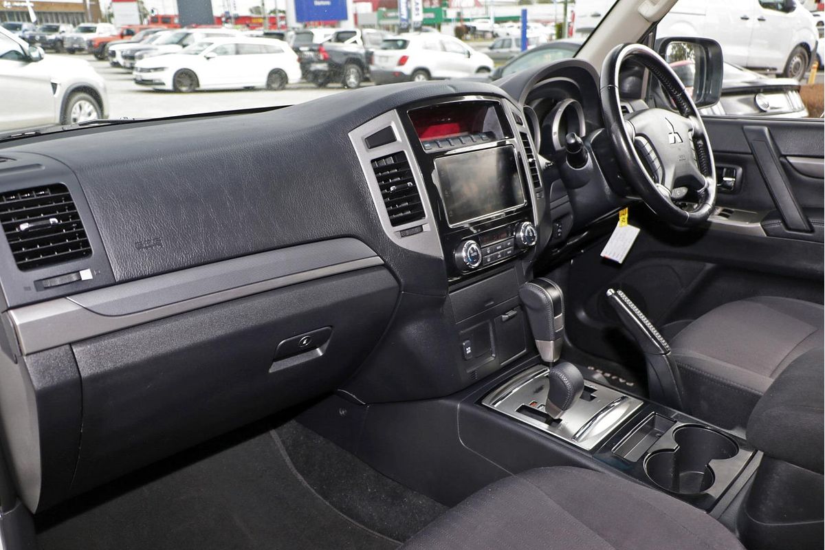2021 Mitsubishi Pajero GLX NX