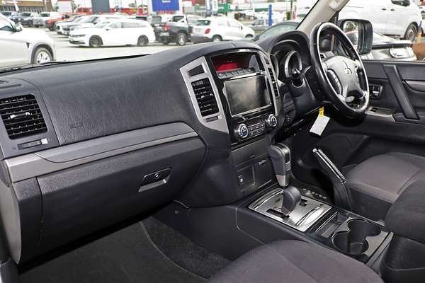 2021 Mitsubishi Pajero GLX NX
