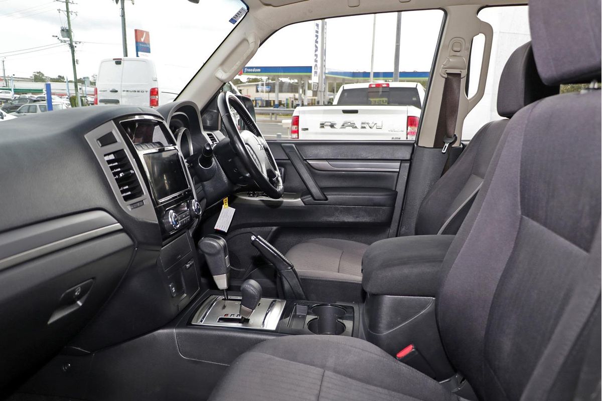 2021 Mitsubishi Pajero GLX NX