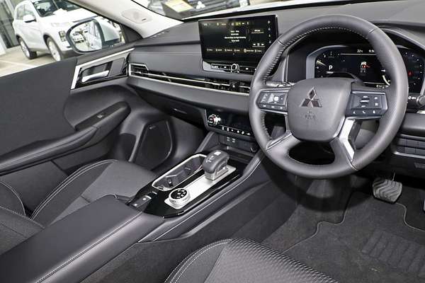 2025 Mitsubishi Outlander LS ZM