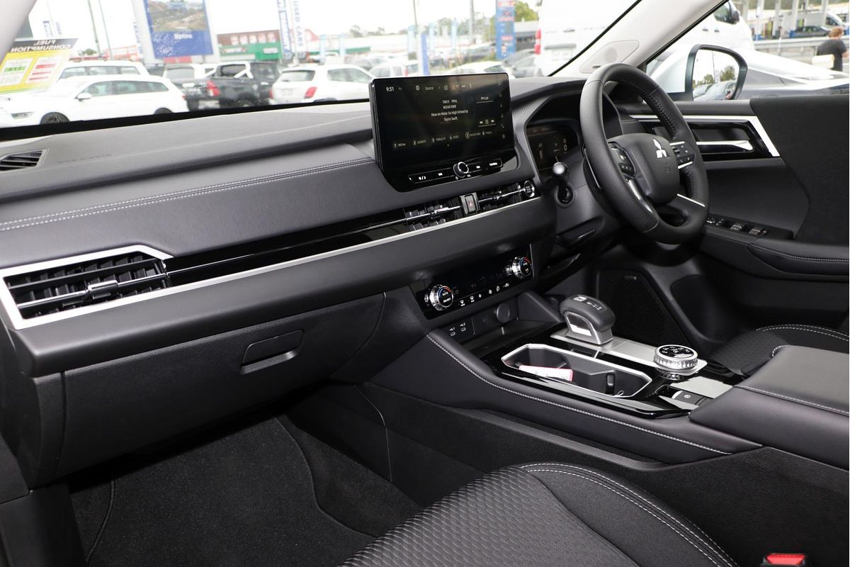 2025 Mitsubishi Outlander LS ZM