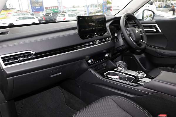 2025 Mitsubishi Outlander LS ZM