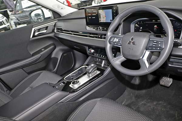 2025 Mitsubishi Outlander ES ZM