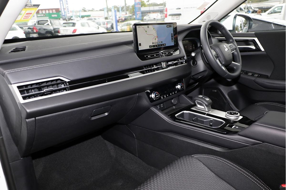 2025 Mitsubishi Outlander ES ZM