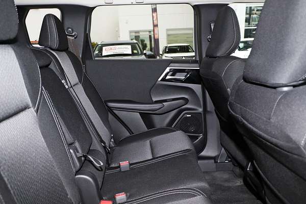 2025 Mitsubishi Outlander LS ZM