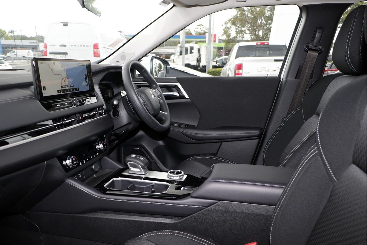 2025 Mitsubishi Outlander ES ZM