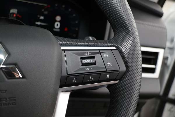 2025 Mitsubishi Outlander ES ZM
