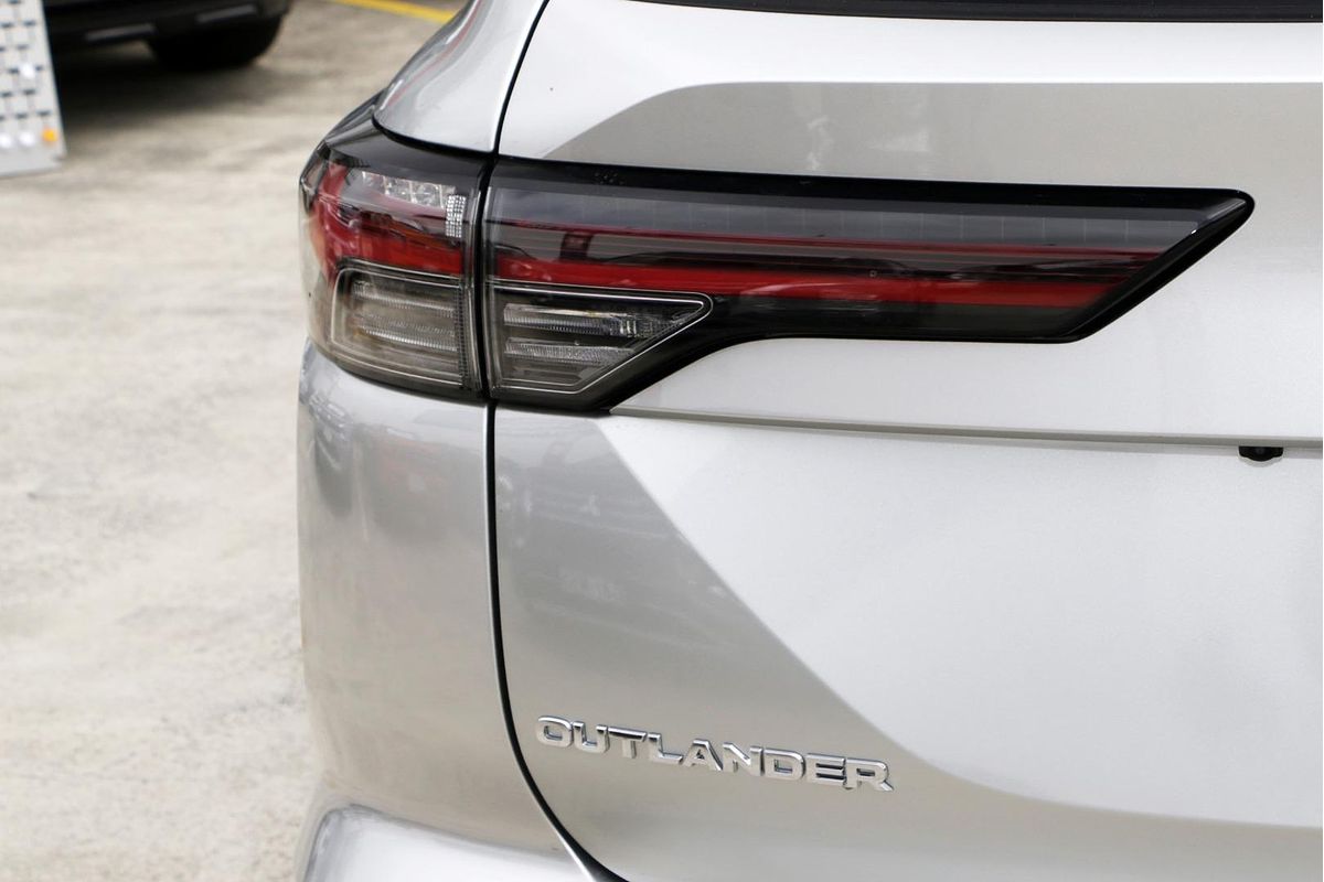 2025 Mitsubishi Outlander LS ZM