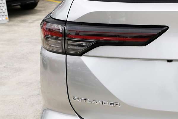 2025 Mitsubishi Outlander LS ZM