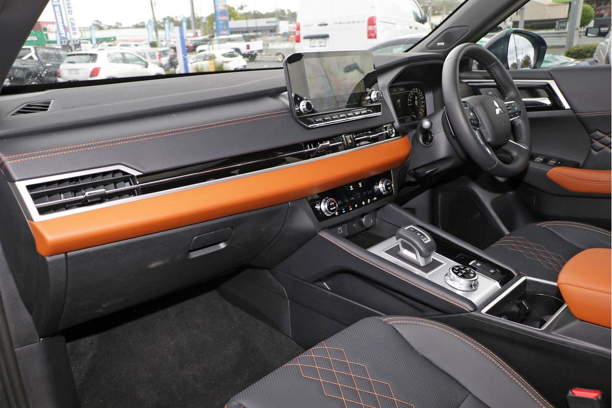 2025 Mitsubishi Outlander PHEV Exceed Tourer ZM