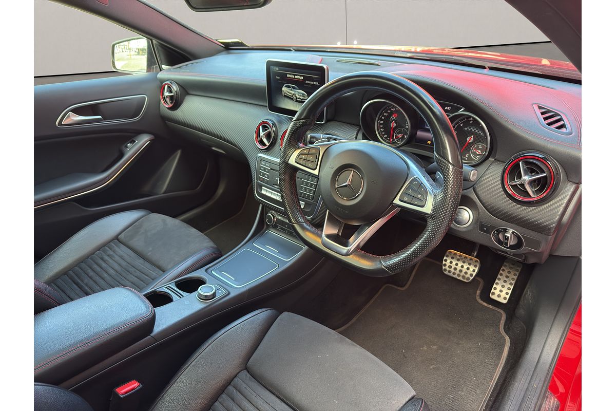 2015 Mercedes-Benz A-Class A250 SPORT 4M 2.0P/4