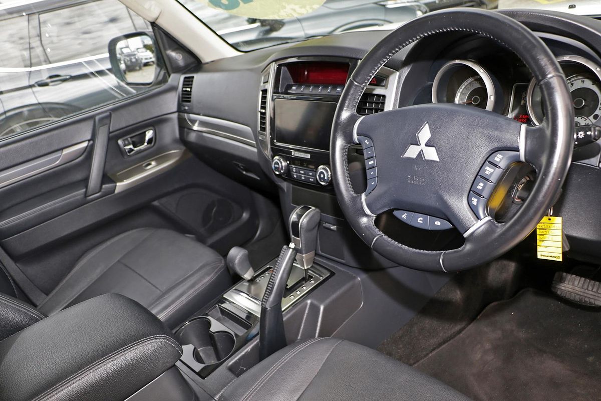 2020 Mitsubishi Pajero GLS NX