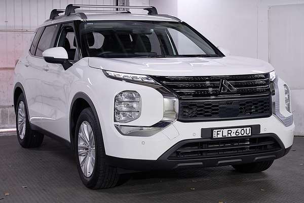 2024 Mitsubishi Outlander ES ZM