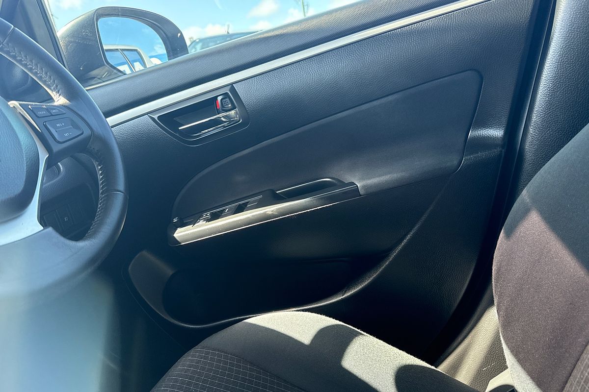 2015 Suzuki Swift GLX Navigator FZ