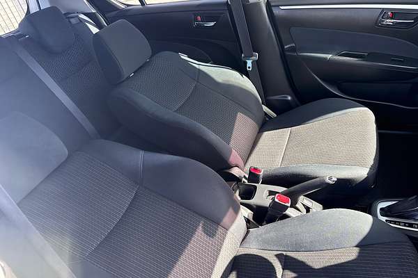 2015 Suzuki Swift GLX Navigator FZ