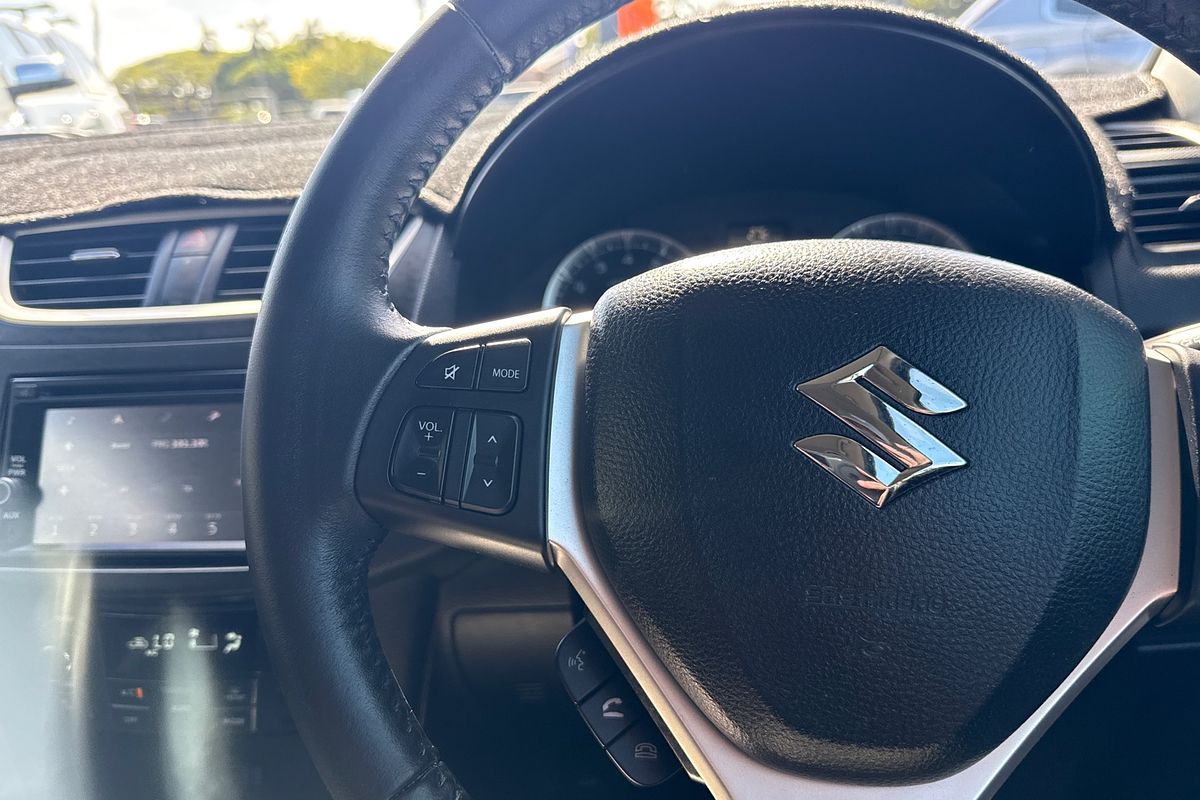 2015 Suzuki Swift GLX Navigator FZ