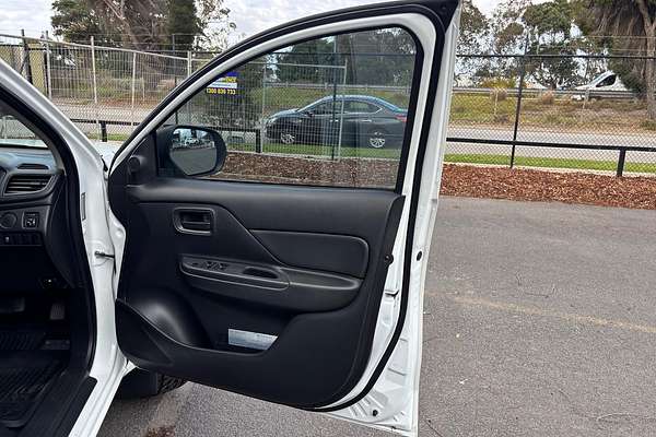 2021 Mitsubishi Triton GLX MR 4X4