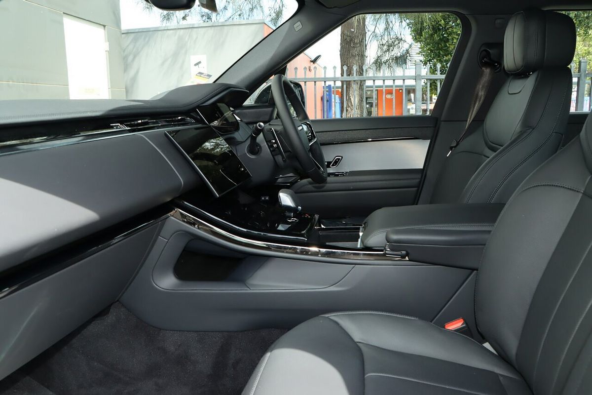 2025 Land Rover Range Rover Sport P360 Dynamic SE L461