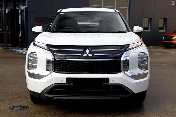 2025 Mitsubishi Outlander ES ZM
