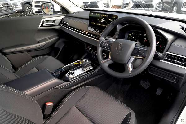 2025 Mitsubishi Outlander ES ZM