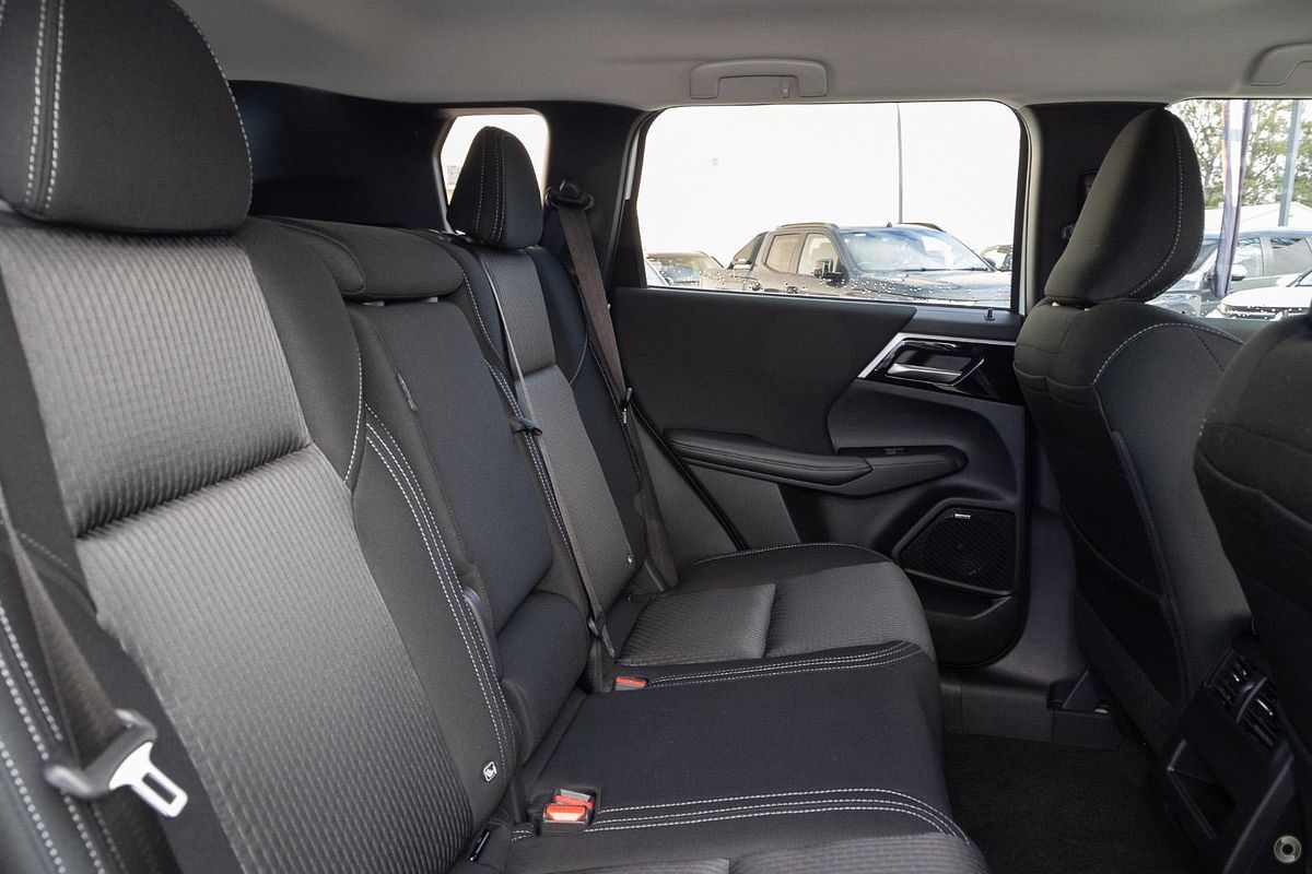2025 Mitsubishi Outlander ES ZM