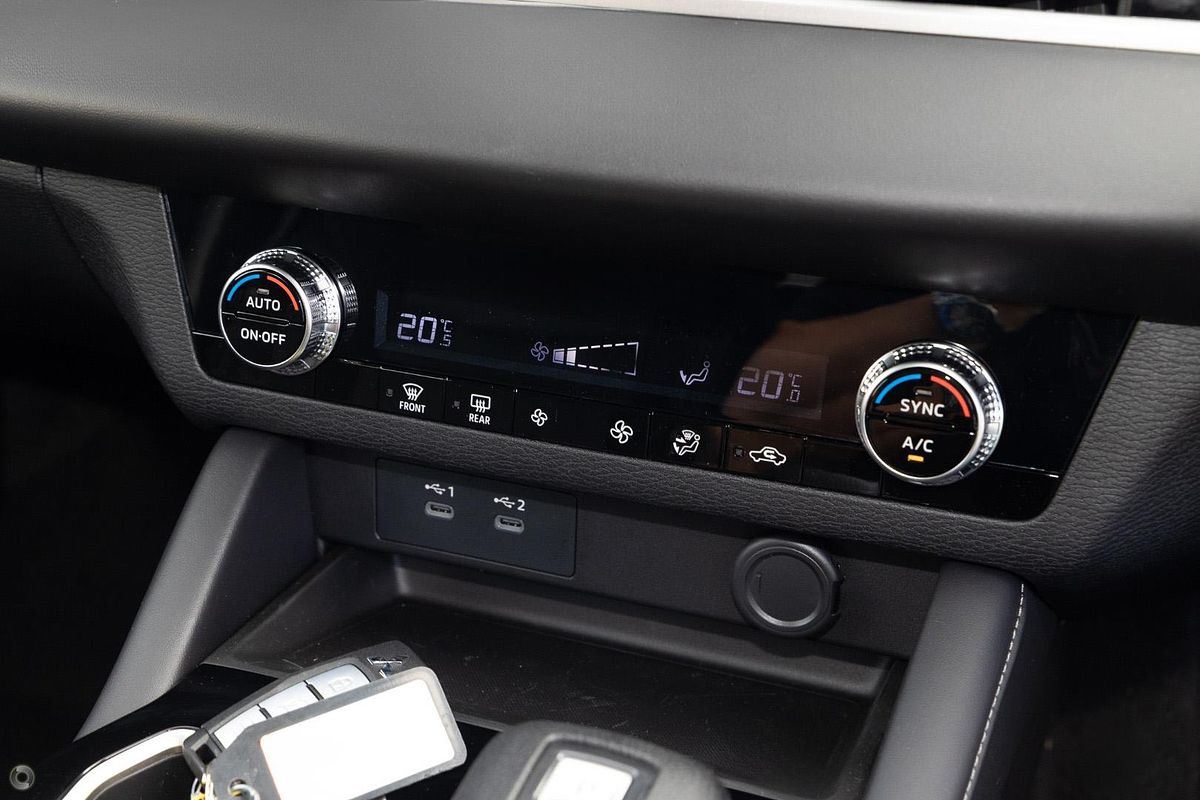 2025 Mitsubishi Outlander ES ZM