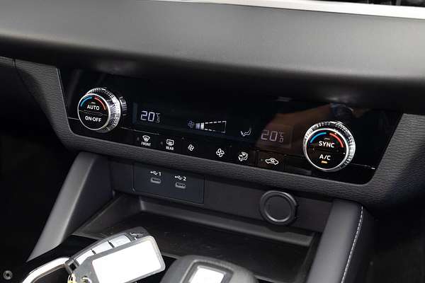 2025 Mitsubishi Outlander ES ZM