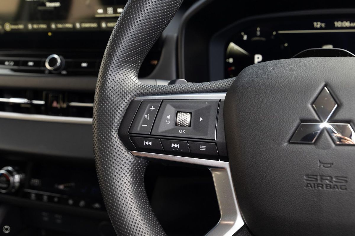 2025 Mitsubishi Outlander ES ZM
