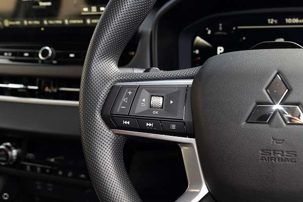2025 Mitsubishi Outlander ES ZM