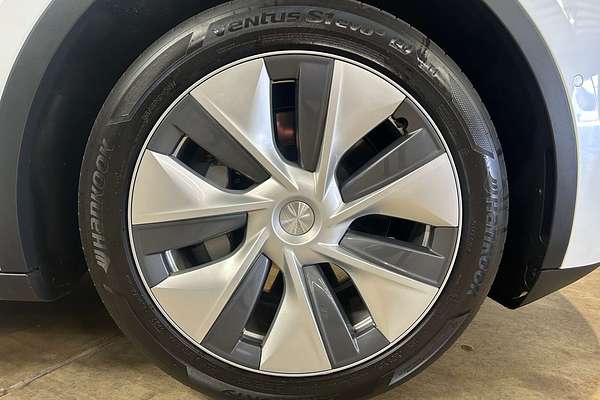 2023 Tesla Model Y Rear-Wheel Drive