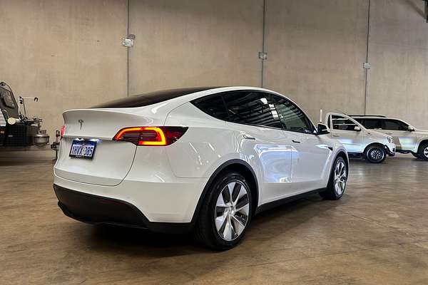 2023 Tesla Model Y Rear-Wheel Drive
