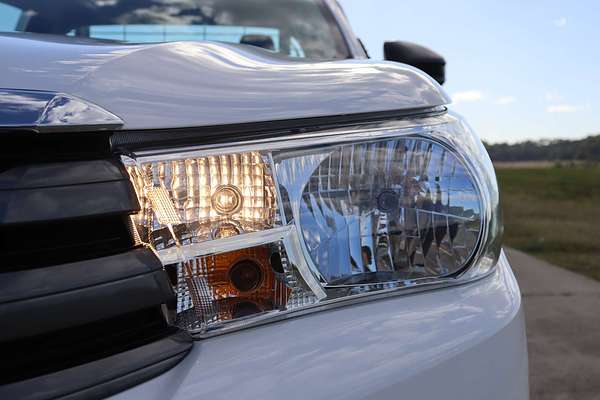2024 Toyota Hilux SR GUN126R 4X4