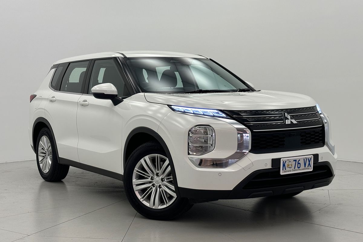 2023 Mitsubishi ZM Outlander ES 2.5L CVT 2WD 7ST