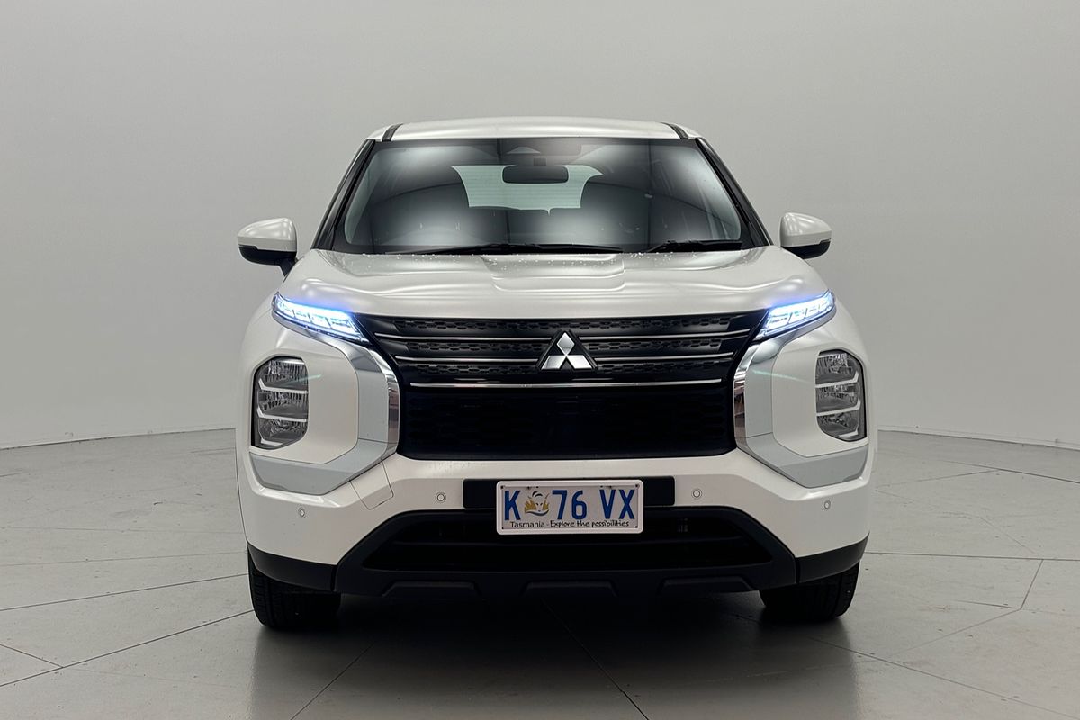 2023 Mitsubishi ZM Outlander ES 2.5L CVT 2WD 7ST