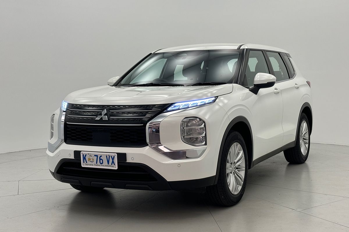 2023 Mitsubishi ZM Outlander ES 2.5L CVT 2WD 7ST