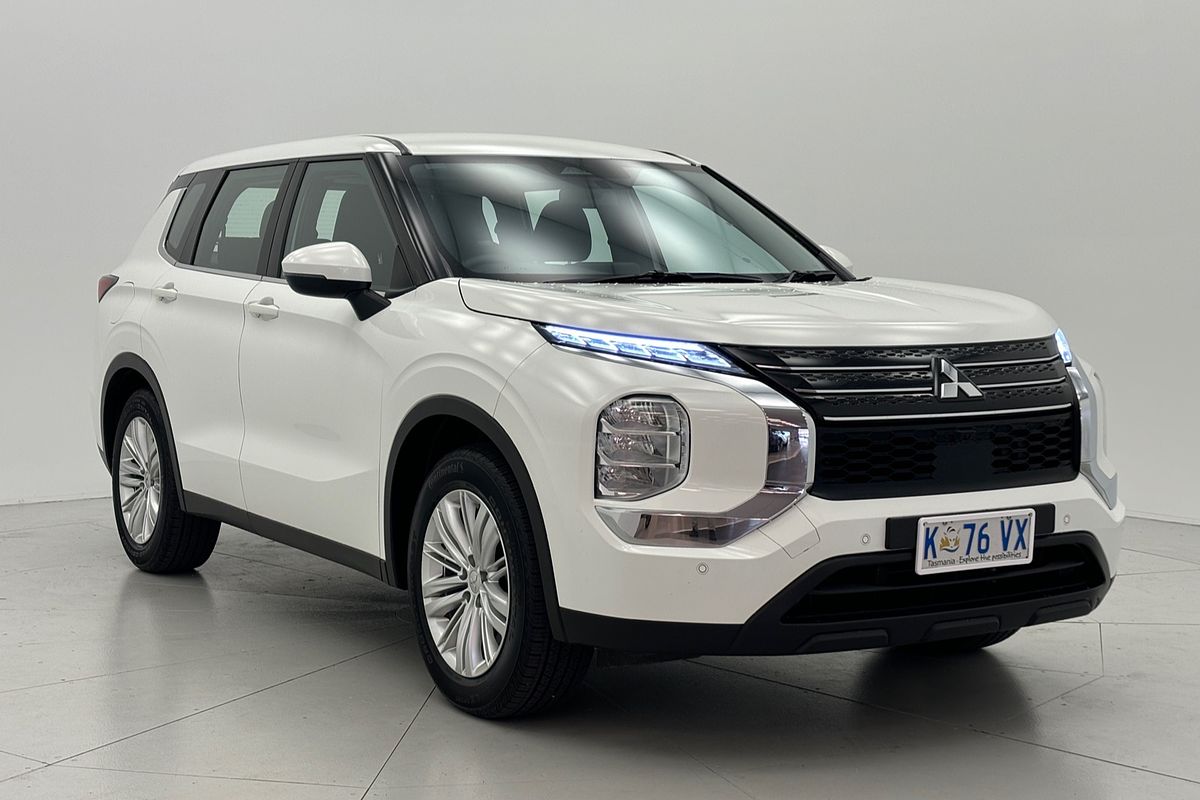 2023 Mitsubishi ZM Outlander ES 2.5L CVT 2WD 7ST
