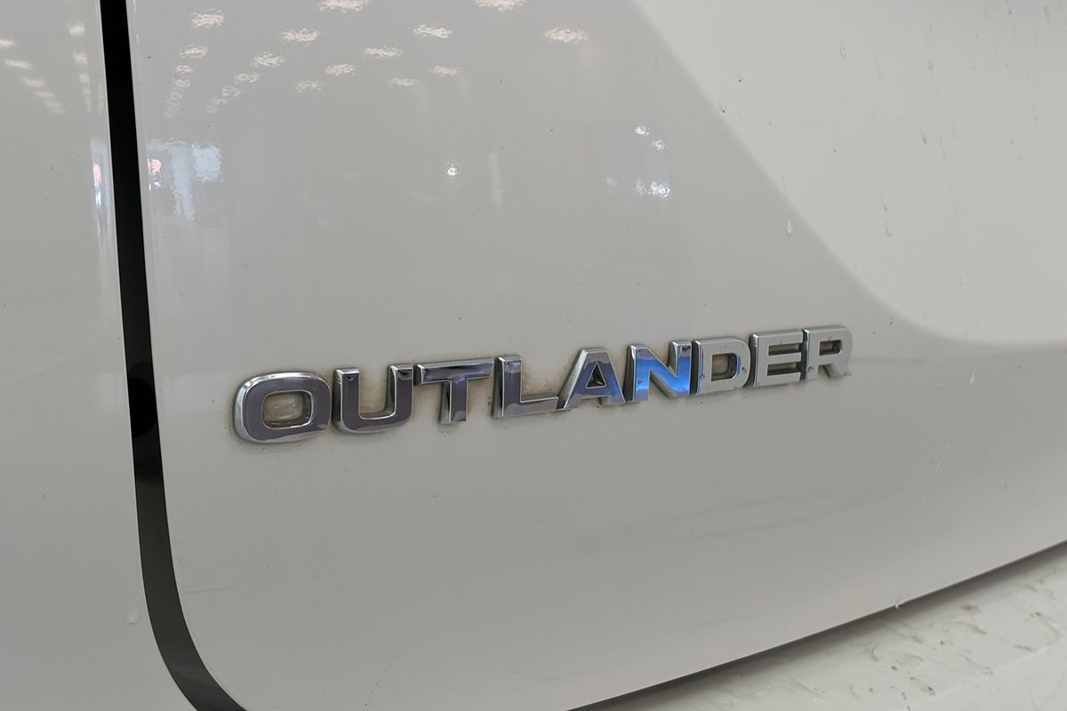 2022 Mitsubishi Outlander ES ZM