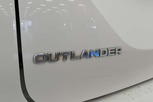 2022 Mitsubishi Outlander ES ZM