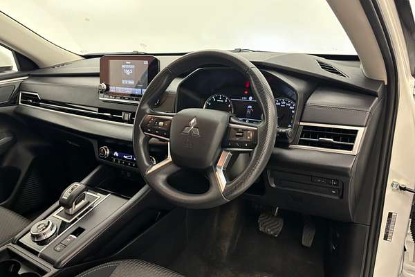 2022 Mitsubishi Outlander ES ZM
