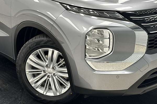 2023 Mitsubishi Outlander ES ZM