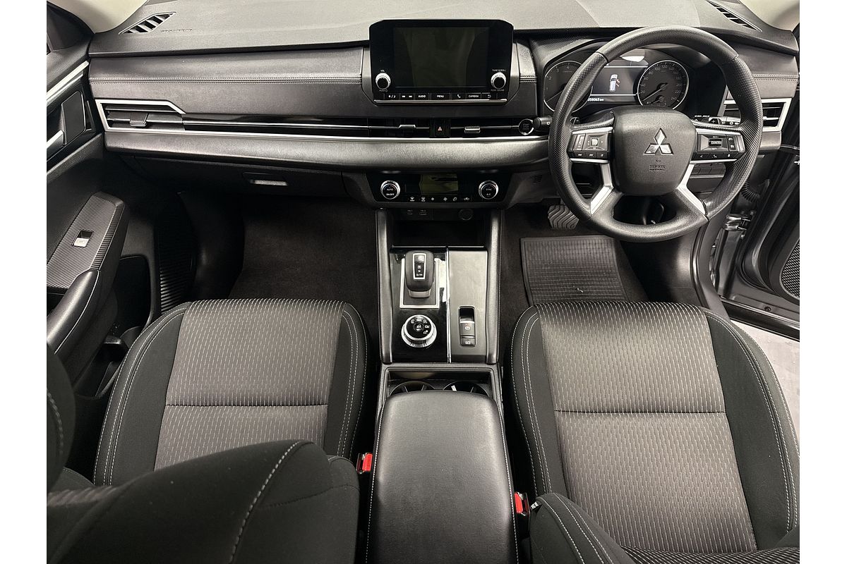 2023 Mitsubishi Outlander ES ZM