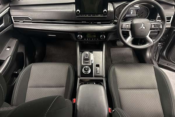 2023 Mitsubishi Outlander ES ZM