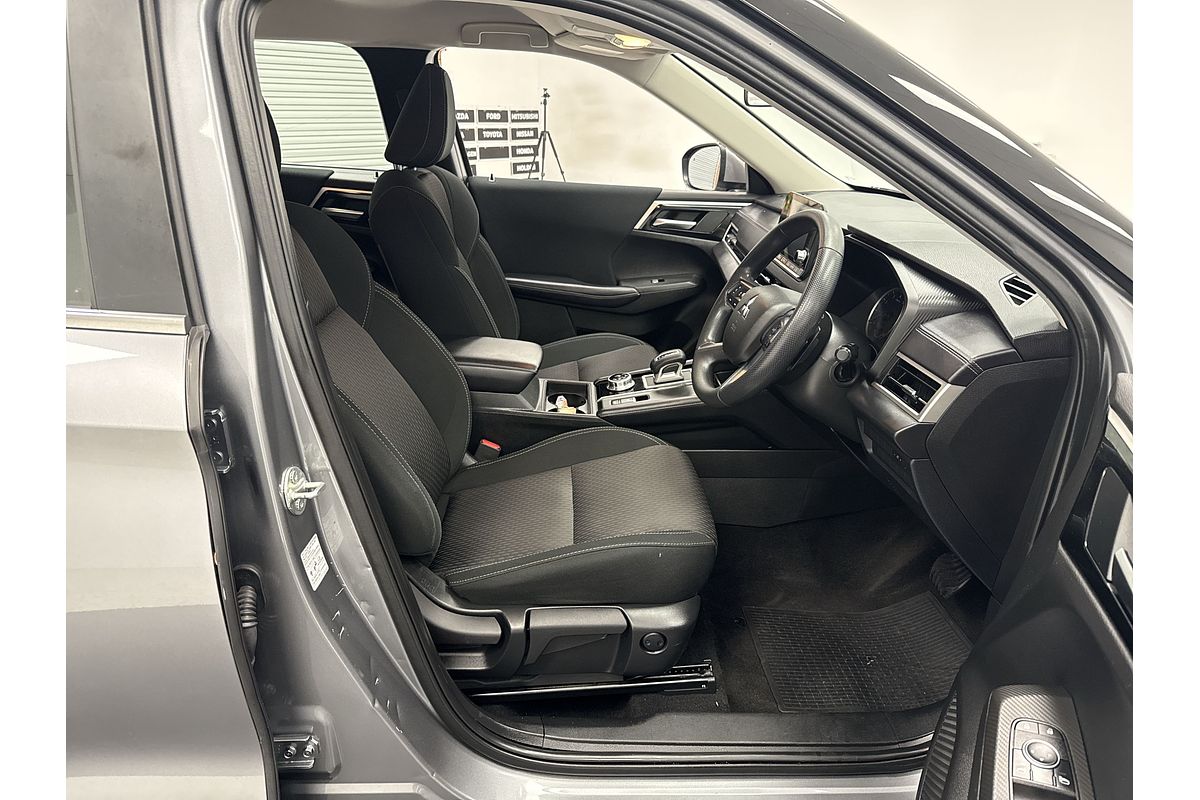 2023 Mitsubishi Outlander ES ZM