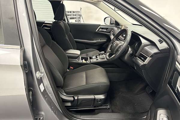 2023 Mitsubishi Outlander ES ZM