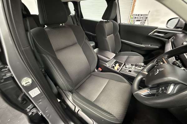 2023 Mitsubishi Outlander ES ZM
