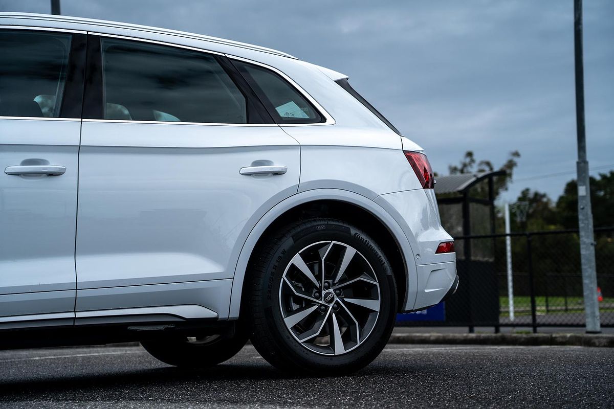 2024 Audi Q5 35 TDI FY